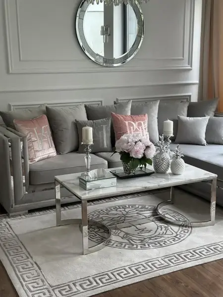 Detal blatu stolika kawowego Lola srebrnego z białym blatem. Meble na zamówienie od PRIMAVERA HOME.