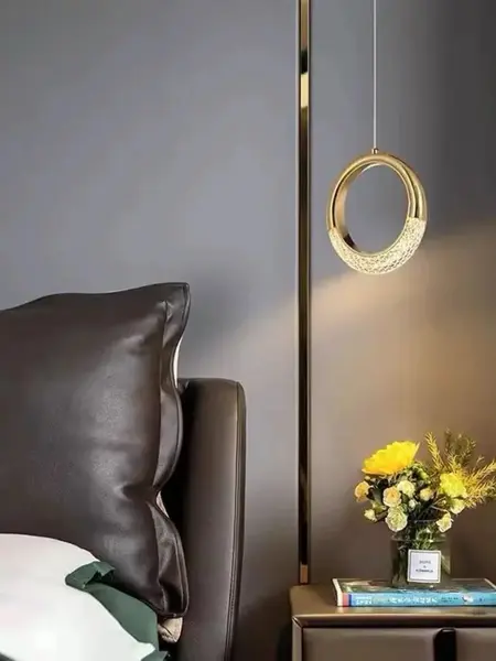 Żyrandol Kryształowy Złoty Round Single w stylowej aranżacji przedpokoju. Designer od Primavera Home.