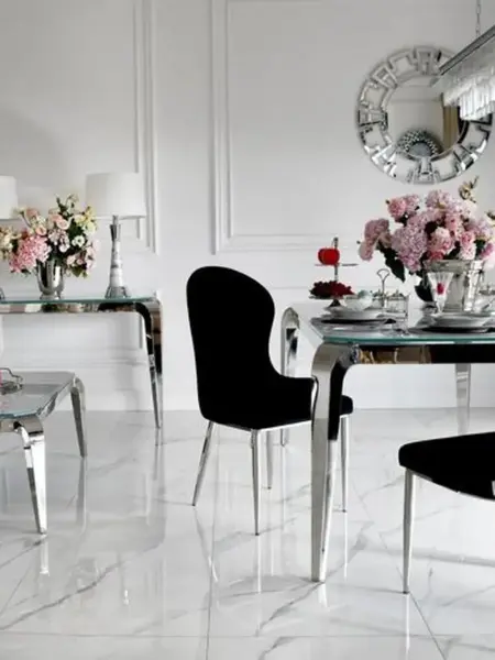 Detal wykończenia ekskluzywnego krzesła do jadalni glamour, eksponujący jakość materiałów od Primavera Home.