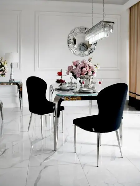 Perspektywa na ekskluzywne krzesło do jadalni glamour, idealne do eleganckiej aranżacji od Primavera Home.
