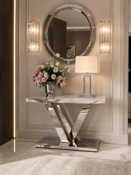 Konsola glamour srebrna, nowoczesna, blat biały marmur, do przedpokoju LV COLLECTION OUTLET ukazująca detale wykończenia. Meble na zamówienie od Primavera Home.