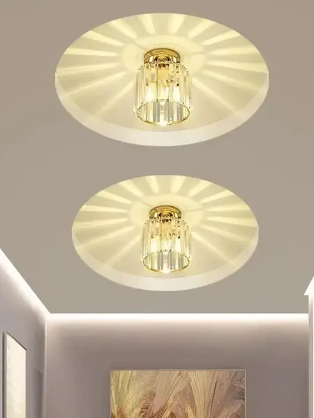 Lampa Sufitowa Kryształowa Stars S Złota w ekspozycji showroomowej, podkreślająca luksusowe wykończenie od Primavera Home.