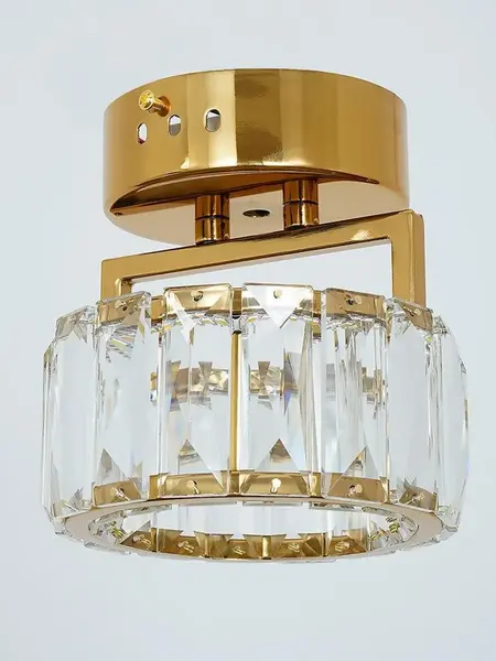 Lampa Sufitowa Kryształowa pojedynczy punkt świetlny DIAMOND XS , lampa glamour – Primavera Home w ujęciu z przodu. Oświetlenie od Primavera Home w aranżacji nowoczesnego wnętrza.