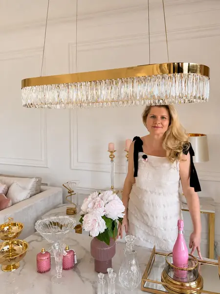 Detal wykończenia Żyrandola Diamond Złoty 100 cm – Owalna Lampa Kryształowa. Meble na zamówienie od Primavera Home.