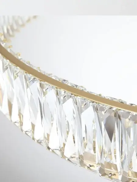 Żyrandol Kryształowy Złoty Ring Nowoczesny CRYSTAL w ziemnych odcieniach wnętrza od Primavera Home.