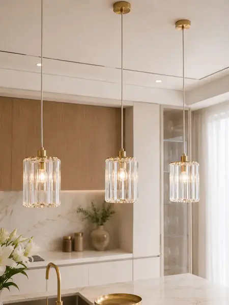 Zbliżenie na szczegóły wykończenia żyrandola STARS M. Ekskluzywna lampa od Primavera Home.