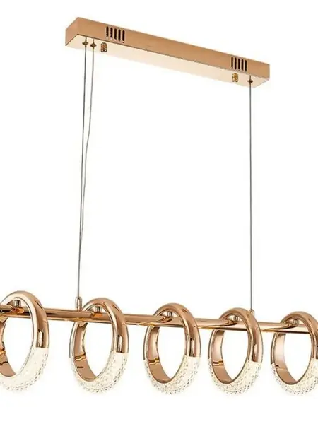 Lampa wisząca uchwycona z większej odległości, pokazująca jej rozmach. Aranżacja nowoczesnego wnętrza od Primavera Home.