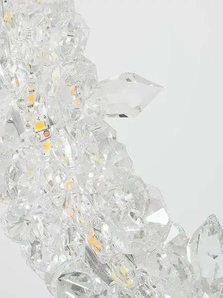 Zbliżenie na konkretne elementy Lampy Wiszącej Kryształowej Złotej ICE XS,ficzne detale oświetleniowe od Primavera Home.