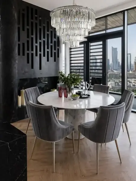 Zbliżenie na teksturę tkaniny krzesła DIANA Glamour, podkreślające jego luksusowy charakter. Ekspozycja w salonie od Primavera Home.