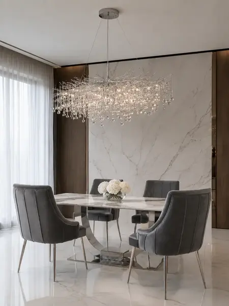 Zbliżenie na tkaninę krzesła DIANA Glamour w eleganckim wnętrzu. Ekspozycja w salonie od Primavera Home.
