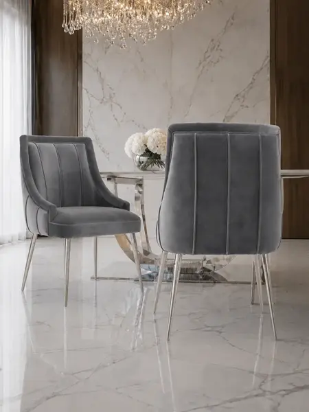 Zbliżenie na detal wykończenia krzesła DIANA Glamour. Ekspozycja w salonie od Primavera Home.