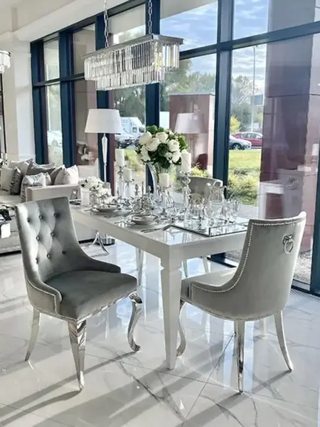 Ujęcie krzesła podkreślające estetykę formy oraz elegancję. Meble na zamówienie od Primavera Home.