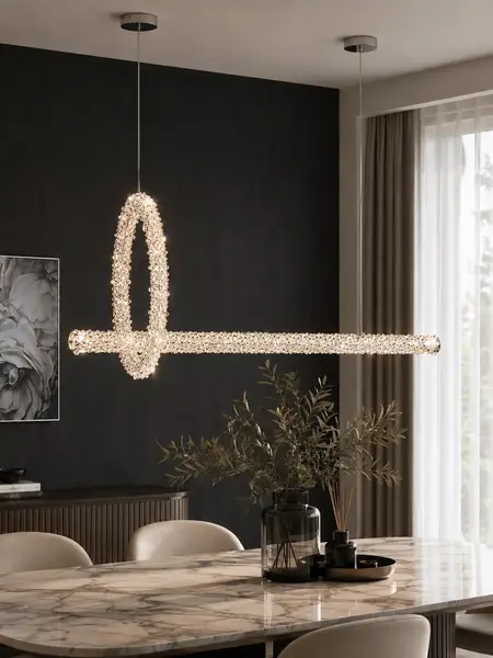 Lampa Kryształowa Podłużna LED Nad Stół w aranżacji nowoczesnego salonu. Ekspozycja w salonie od Primavera Home.