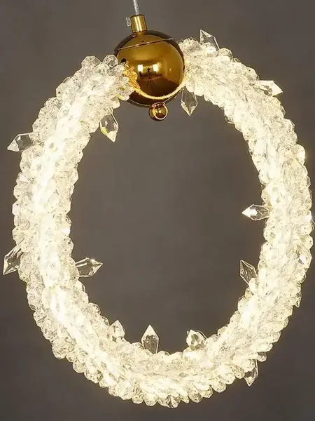 Lampa Wisząca Kryształowa Złota ICE XS w aranżacji eleganckiego salonu. Meble na zamówienie od Primavera Home.
