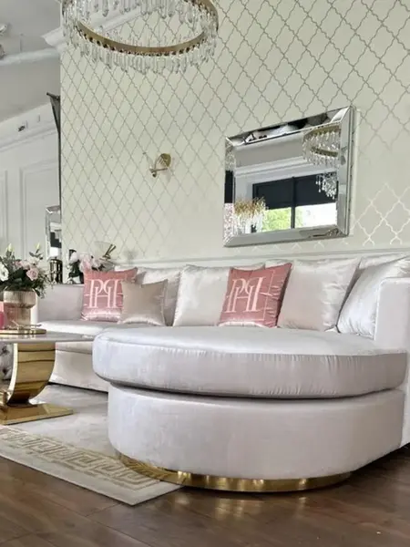 Detal nóg aksamitnego narożnika glamour półokrągłego PARIS. Meble na zamówienie od Primavera Home.
