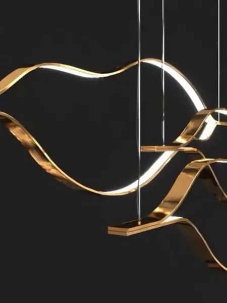 Złoty Żyrandol Nowoczesny Wave – Designerska Lampa Fala LED w stylowym wnętrzu, eksponująca nowoczesny design. Oświetlenie na zamówienie od Primavera Home.
