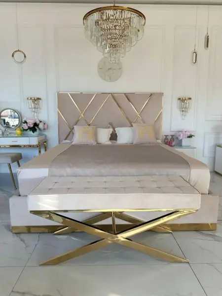 Cały kształt pufy ukazujący jej elegancką formę i styl. Propozycja od Primavera Home.