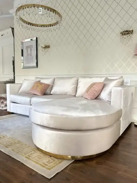 Narożnik glamour półokrągły PARIS w detalach, podkreślający jego elegancję. Meble na zamówienie od Primavera Home.