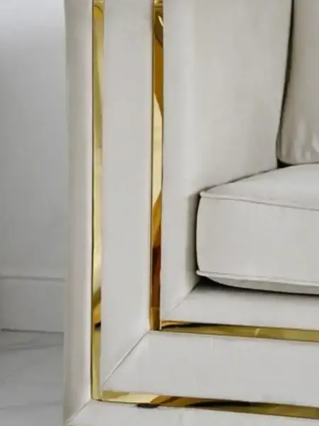 Złota Sofa Rozkładana Palace – Nowoczesna i Ekskluzywna w nowoczesnych kolorach, tworzona na zamówienie przez Primavera Home.