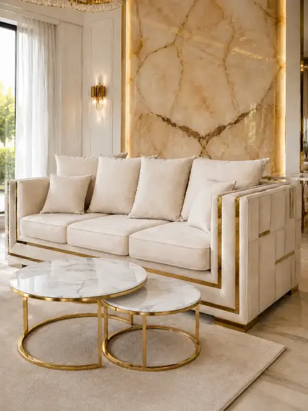 Złota Sofa Rozkładana Palace – Nowoczesna i Ekskluzywna prezentowana w showroomie, podkreślająca elegancję od Primavera Home.