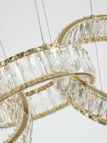 Żyrandol CRYSTAL 5 Złoty w klasycznym wnętrzu. Stylowe oświetlenie od Primavera Home.