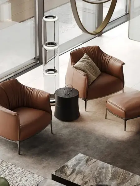 Widok z góry na nowoczesny wygodny fotel luksusowy do salonu z podnóżkiem MODERN. Detal wykończenia od Primavera Home.
