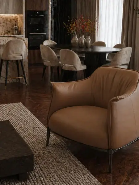 Caly zestaw z nowoczesnym wygodnym fotelem luksusowym do salonu z podnóżkiem MODERN w aranżacji od Primavera Home.
