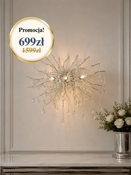 Kinkiet Srebrny Glamour Rain ukazany z boku, prezentujący elegancję w aranżacji nowoczesnego wnętrza.