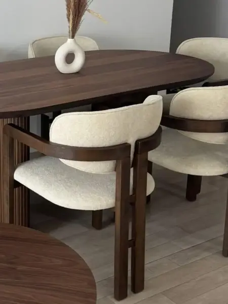Krzesło Designerskie Forest ustawione na balkonie. Aranżacja nowoczesnego wnętrza od Primavera Home.