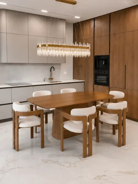 Krzesło Designerskie Forest w jasnym wnętrzu, wskazujące na jego wszechstronność. Aranżacja nowoczesnego wnętrza od Primavera Home.
