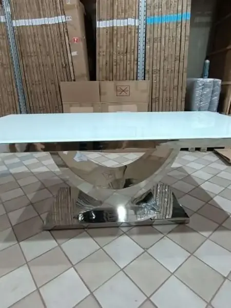 Zaproszenie do elegancko nakrytego stołu glamour ekskluzywnego od Primavera Home.