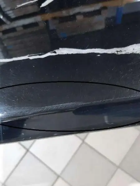 Widok na detal podstawy stołu glamour złoty ekskluzywny do jadalni, nowoczesny, czarny marmur LV COLLECTION OUTLET, ukazujący jego solidność.