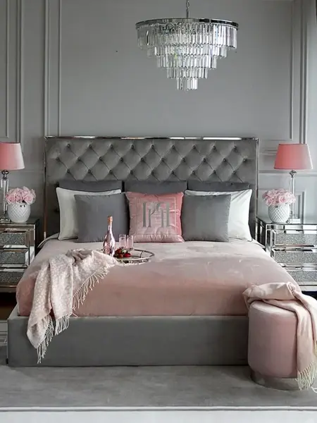 Kryształowy żyrandol okrągły, nowoczesny lampa wisząca, srebrny GLAMOUR M w ekspozycji w showroomie. Meble na zamówienie od Primavera Home.
