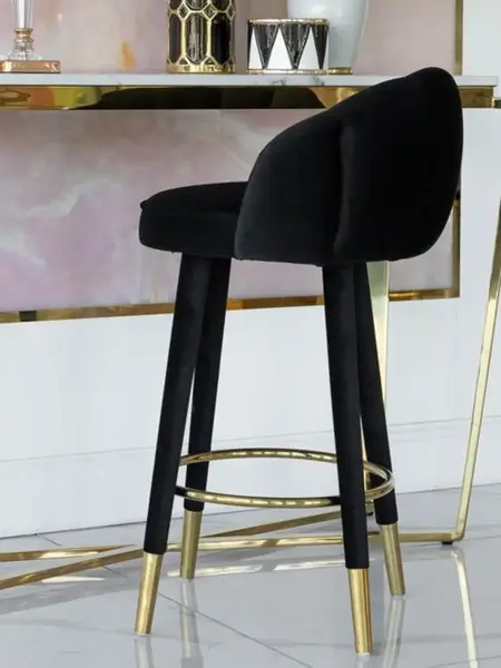 Zbliżenie na Hoker Glamour DIANA Czarny Złoty Tapicerowany. Meble na zamówienie od Primavera Home.