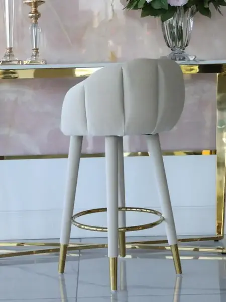 Hoker Glamour DIANA Beżowy Złoty widziany od tyłu. Pełna sosnowa elegancja od Primavera Home.