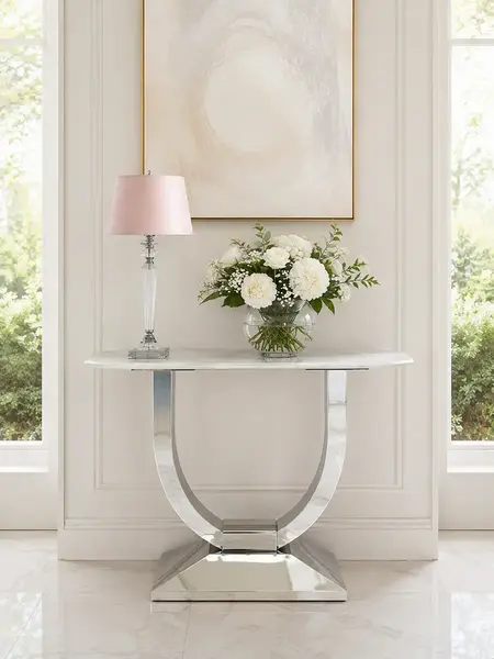 Aranżacja nowoczesnego wnętrza z konsolą w stylu nowoczesnym glamour z białym marmurowym blatem srebrna ART DECO w roli głównej. Meble na zamówienie od Primavera Home.