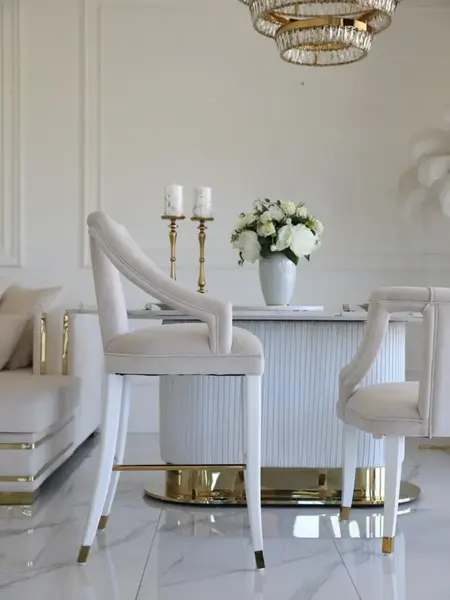 Hoker Glamour PALACE Beżowy Biały w nowoczesnym biurze, łączący elegancję z funkcjonalnością. Meble na zamówienie od Primavera Home.