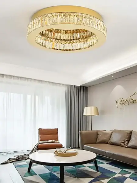 Lampa w aranżacji nowoczesnego salonu, nadająca mu elegancki styl. Ekspozycja w salonie od Primavera Home.