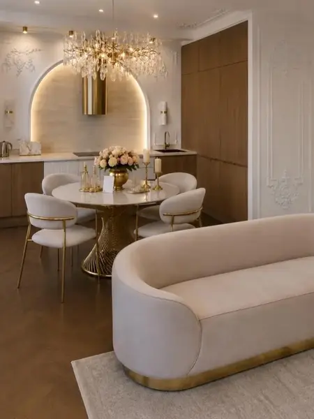 Sofa Beżowa Glamour Aksamitna FLORENCE Złote Nogi w jasnym wnętrzu, kreującym przytulną atmosferę. Aranżacja nowoczesnego wnętrza od Primavera Home.
