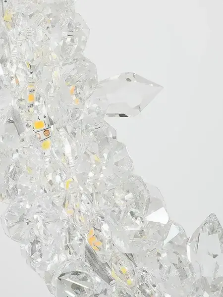 Lampa Wisząca Kryształowa Złota ICE XS w strefie relaksu, wprowadzająca przytulną atmosferę od Primavera Home.