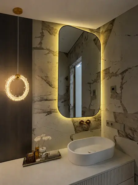 Detal wykończenia lampy Wisząca Kryształowa Złota ICE XS, prezentujący jakość i elegancję od Primavera Home.