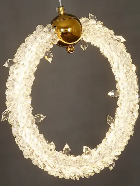 Lampa Wisząca Kryształowa Złota ICE XS widziana od dołu, ukazująca efektowne detale od Primavera Home.