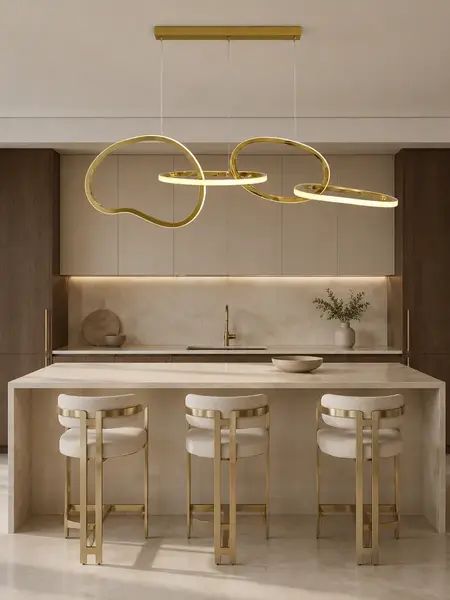 Lampa Złota Nowoczesna Nad Stół w perspektywie, podkreślająca elegancję. Meble na zamówienie od Primavera Home.