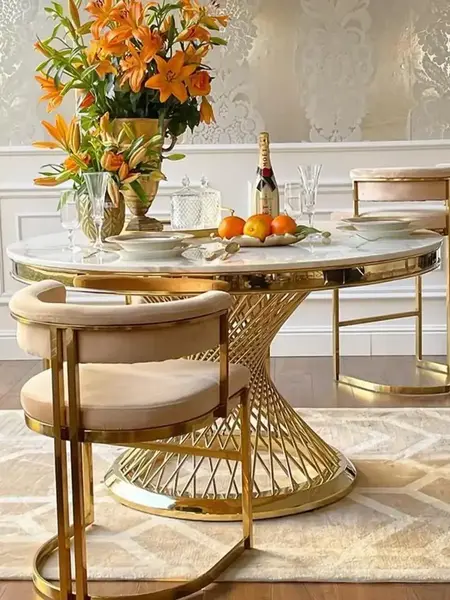 Detal materiałów, z których wykonany jest Ekskluzywny Okrągły Stół Antonio 130 cm od Primavera Home.