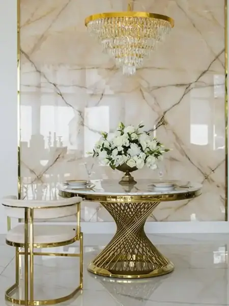 Elegancka kompozycja z Ekskluzywnym Okrągłym Stołem Antonio 130 cm w stylowej aranżacji od Primavera Home.
