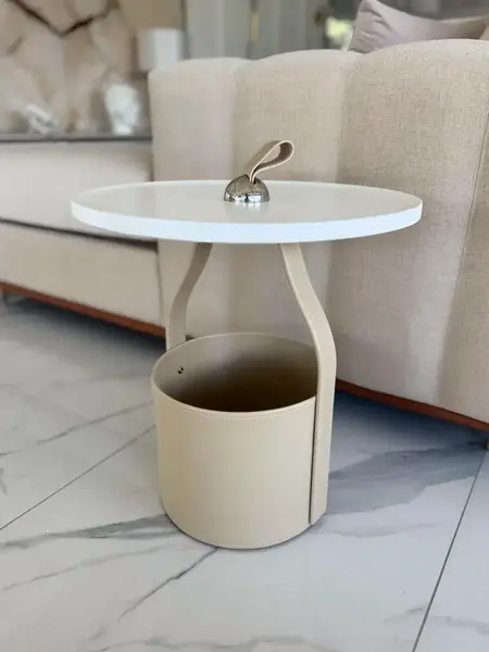 Zbliżenie na detal konstrukcji stolika kawowego, eksponujące wysoką jakość materiałów użytych w produkcie od Primavera Home.