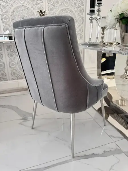 Zbliżenie na detale wykończenia krzesła DIANA Glamour. Meble na zamówienie od Primavera Home.
