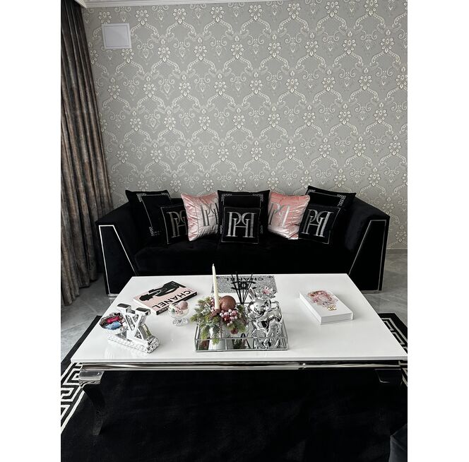 LUXURIOUS INTERIOR IN A MODERN STYLE FOR LOVERS OF BLACK