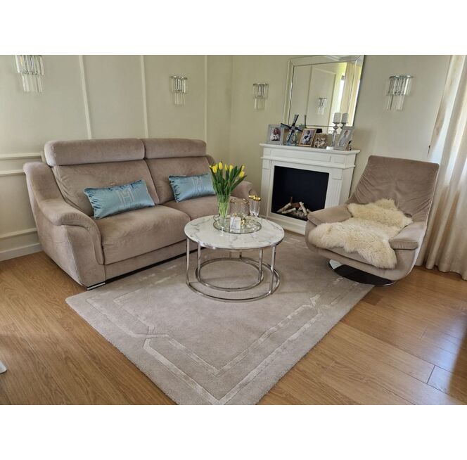 NEW YORK INTERIOR WITH GLAMOR ELEMENTS