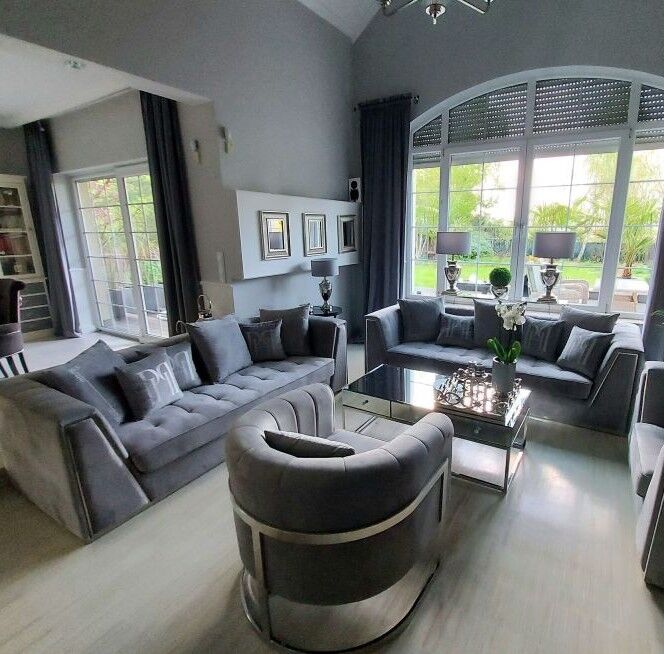 TIMELESS GRAY IN A MODERN ISSUE!